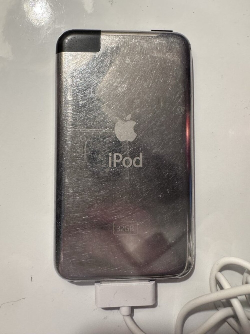 Apple iPod Touch 32GB - Cracked screen & Does not turn on; but new charger